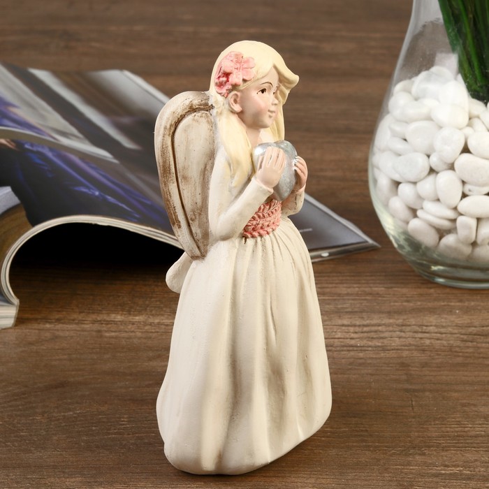 Сувенир полистоун "Девушка-ангел в белом платье с вязанным поясом" МИКС 16х7,7х5,3 см 
