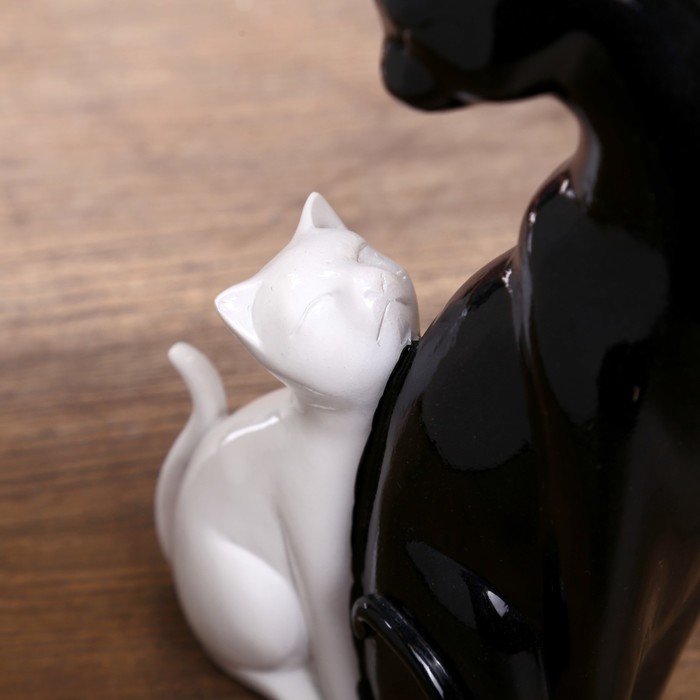 Сувенир полистоун "Кошка с котёночком" бело-чёрная 21,5х12х5 см 