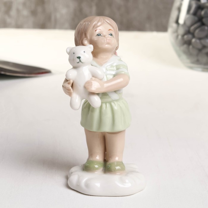 Сувенир фарфор "Девочка с мишкой" зелёный 6х5.2х10.2 см 