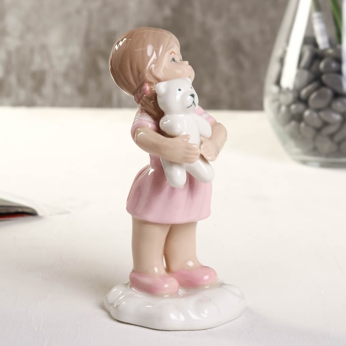 Сувенир фарфор "Девочка с мишкой" розовый 6х5.2х10.2 см 