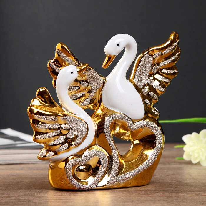 Сувенир керамика "Два белых лебедя с золотыми крыльями на сердцах" МИКС 13х15х3,5 см 