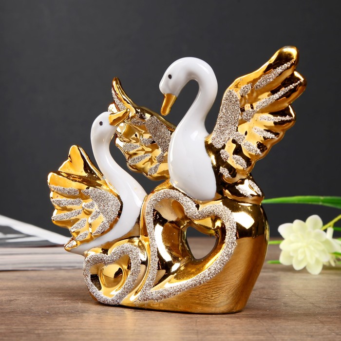 Сувенир керамика "Два белых лебедя с золотыми крыльями на сердцах" МИКС 13х15х3,5 см 