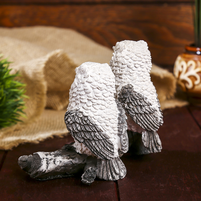Сувенир полистоун "Две полярных совы на ветке" 11,5х15,5х8,5 см 