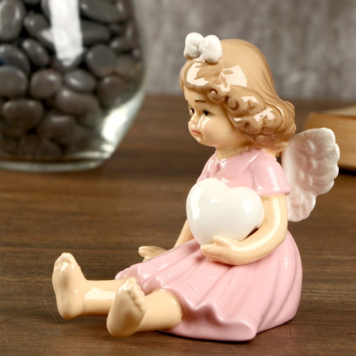 Сувенир керамика "Девочка-ангел в нежно-розовом платье с сердцем" 10х7,8х10,1 см 