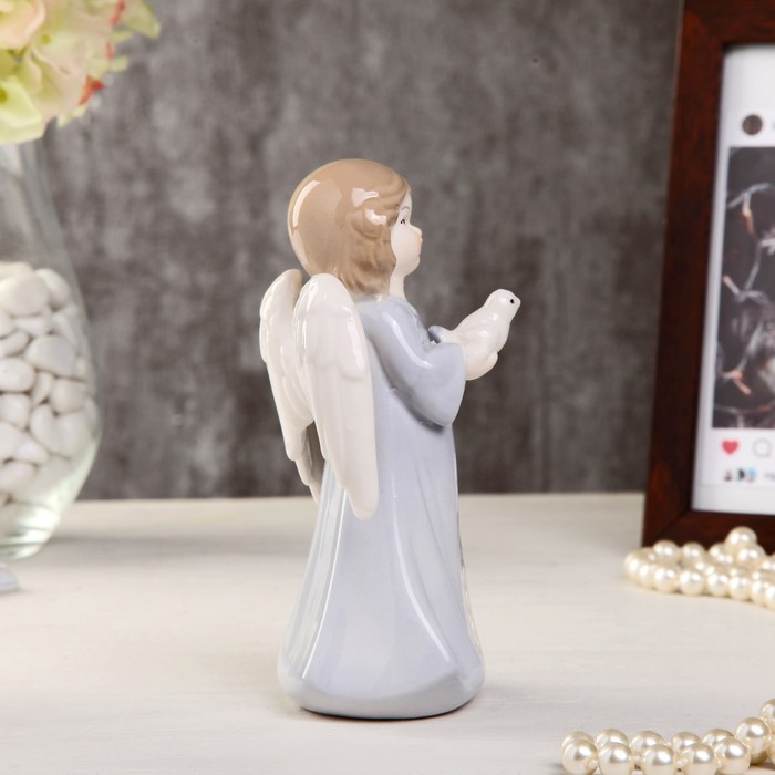 Сувенир керамика "Ангелок в сером платье с голубем в руках" 15х8х6,3 см 