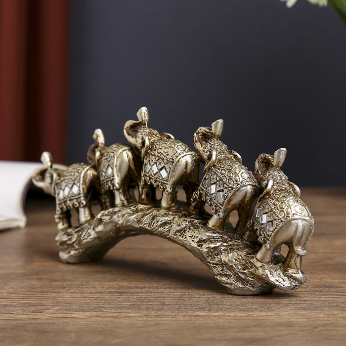 Сувенир полистоун "Пять слонов на камне в попонах с бахромой" 11х24,5х4,5 см 