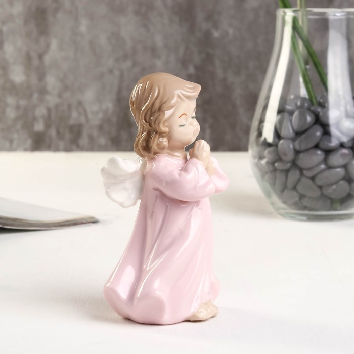 Сувенир фарфор "Ангел молится" розовый 7х6х11.5 см 