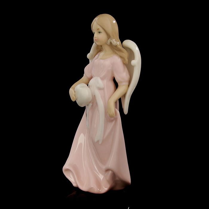 Сувенир "Ангелочек девочка с сердечком в руках" 15х7х5,5 см 