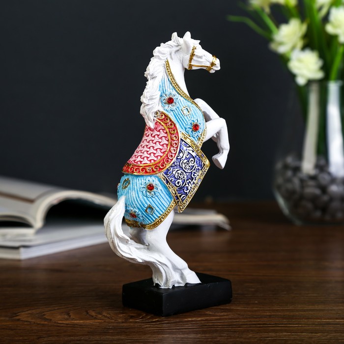 Сувенир полистоун "Белый конь в цветной попоне на дыбах" 18х10,5х4,5 см 