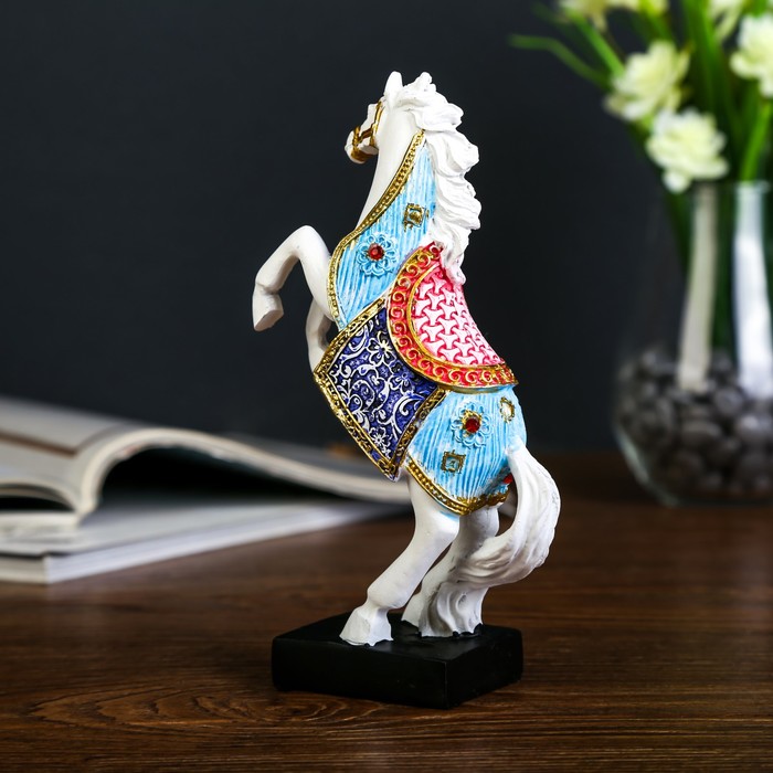 Сувенир полистоун "Белый конь в цветной попоне на дыбах" 18х10,5х4,5 см 