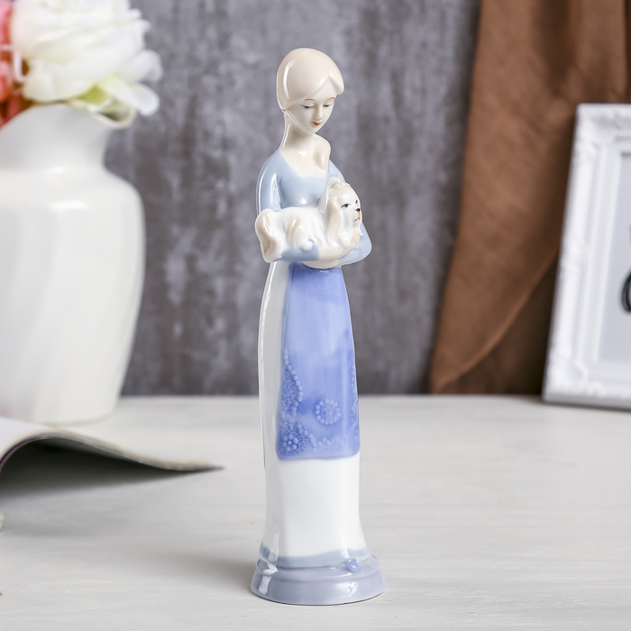 Сувенир "Девушка в голубом платье с собачкой на руках" 22,5х6х5,8 см 