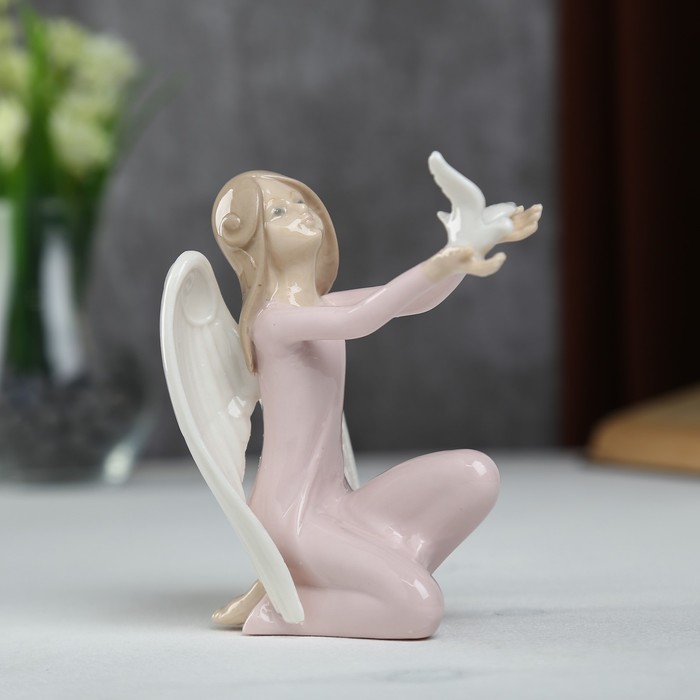 Сувенир керамика "Девушка-ангел в розовом платье с голубем в руках" 14,5х7х8 см 