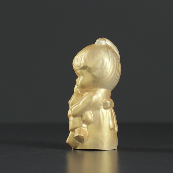 Фигура "Девочка с зайчиком" золото 9,5х4 см 