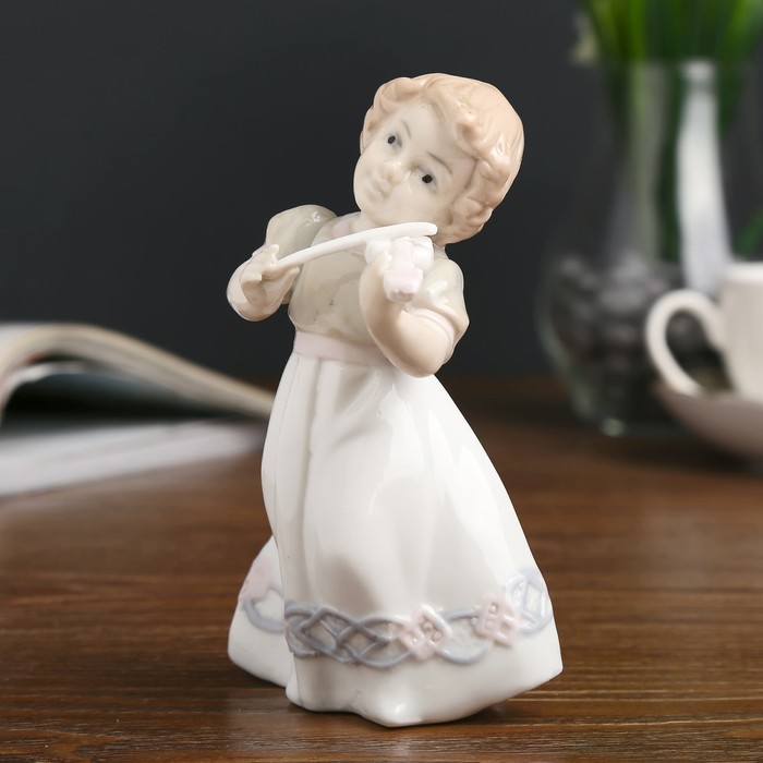 Сувенир керамика "Малышка со скрипкой" 13х8,5х8 см 