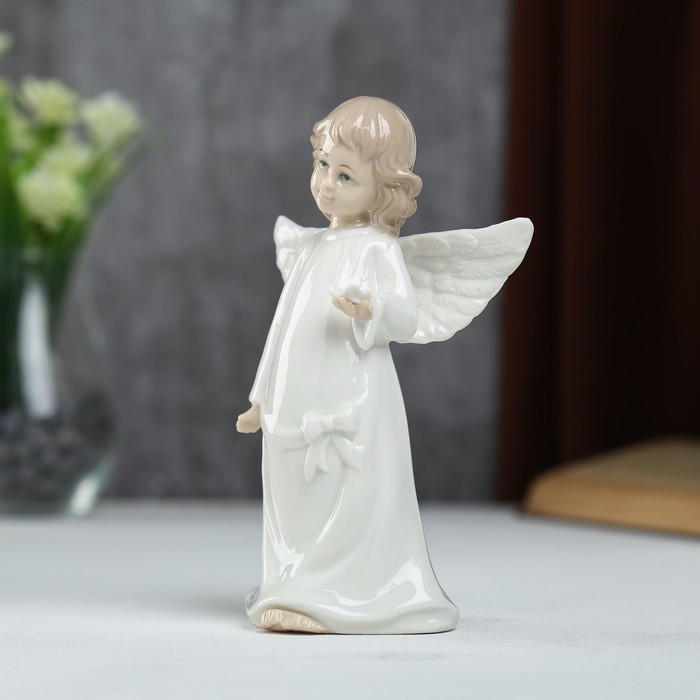 Сувенир керамика "Ангел в белом платье с бантом и бабочкой в руке" 16х6,5х9,5 см 