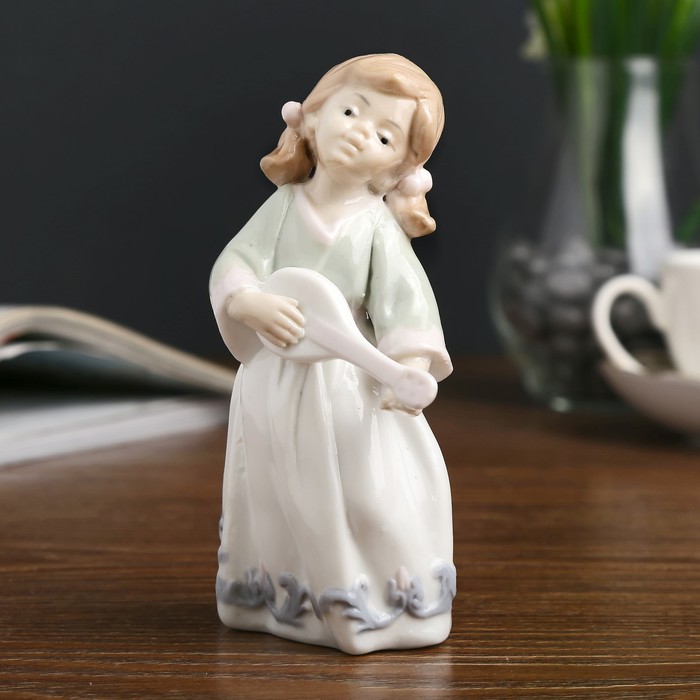 Сувенир керамика "Малышка с мондолиной" 13,5х6,5х6,5 см 