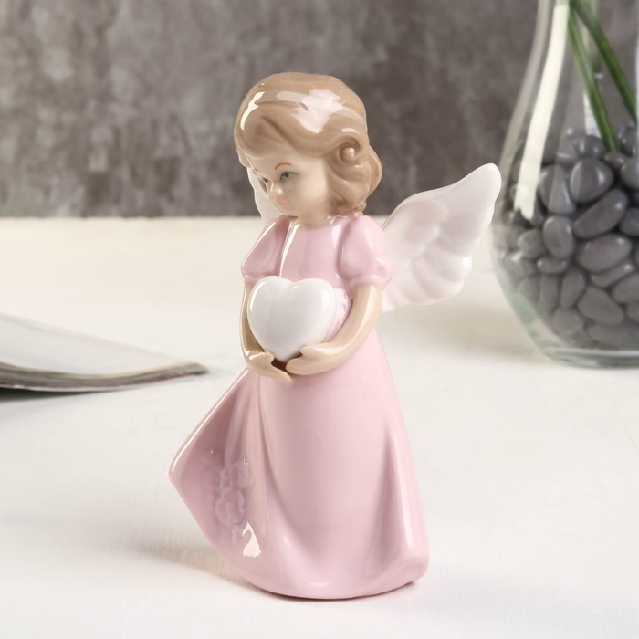 Сувенир фарфор "Ангел с сердцем" розовый 7.5х5х12 см 