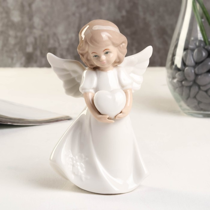 Сувенир фарфор "Ангел с сердцем" белый 7.5х5х12 см 