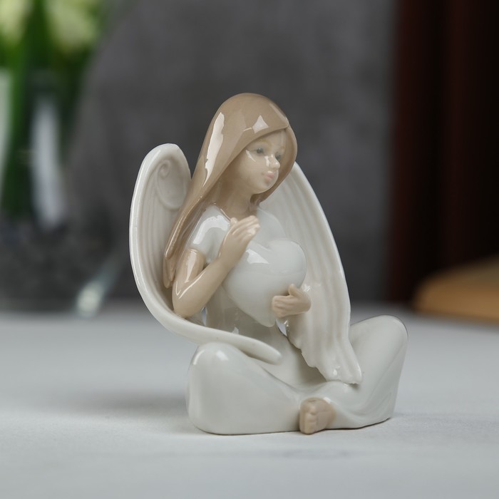 Сувенир керамика "Девушка-ангел в белом платье с сердцем в руках" 11,5х7х7 см 