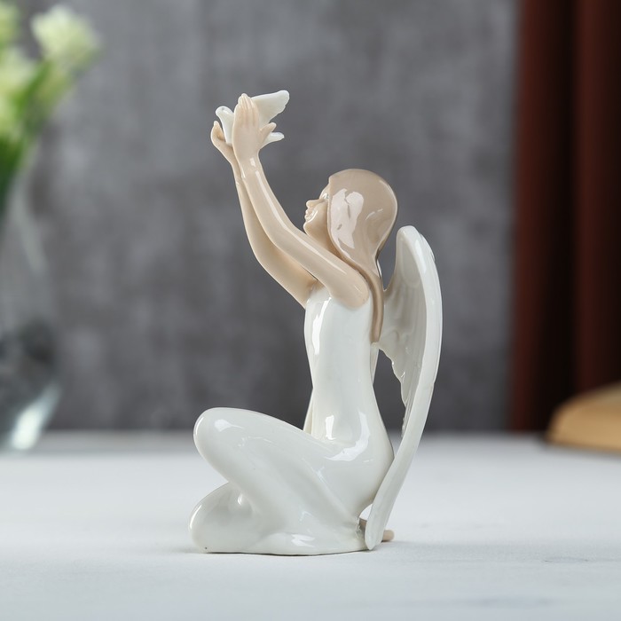 Сувенир керамика "Девушка-ангел в белом платье с голубем в руках" 14,5х7х8 см 