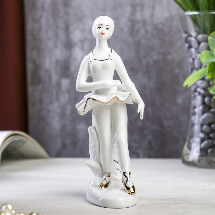 Сувенир "Балерина у станка" белая с золотом 16х7х8 см 