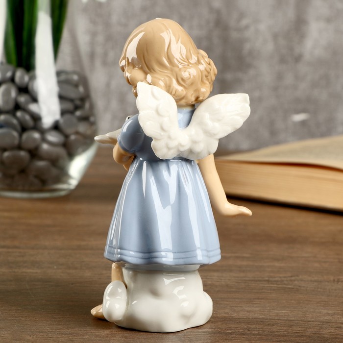 Сувенир керамика "Девочка-ангел в голубом платье с голубем" 14,4х6,6х8 см 