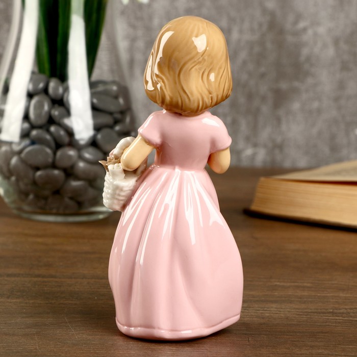 Сувенир керамика "Девочка в нежно-розовом платье с бабочкой и корзиной цветов" 14,5х5,8х7см 