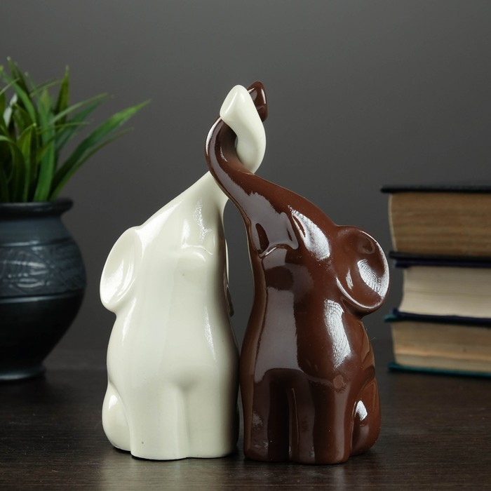 Фигура "Пара слонов" молочный+шоколад глянец 7х12х15см 
