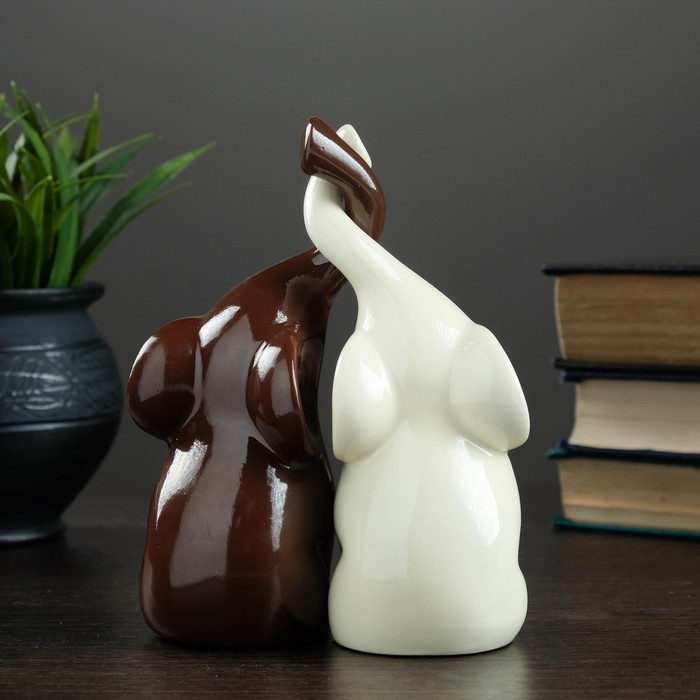 Фигура "Пара слонов" молочный+шоколад глянец 7х12х15см 