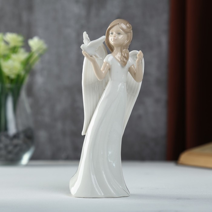 Сувенир керамика "Девушка-ангел в белом платье с голубем в руке" 18,5х6х7 см 