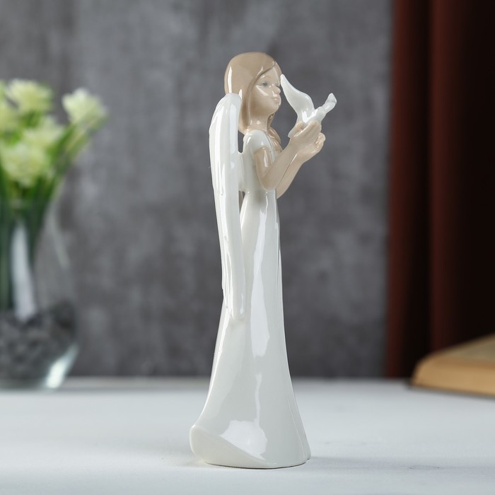 Сувенир керамика "Девушка-ангел в белом платье с голубем в руке" 18,5х6х7 см 