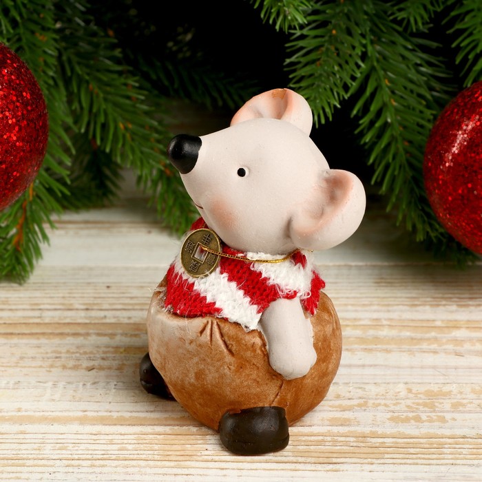 Сувенир керамика "Мышонок-толстяк в полосатом свитере с монеткой на счастье" 8,5х5,2х7 см 
