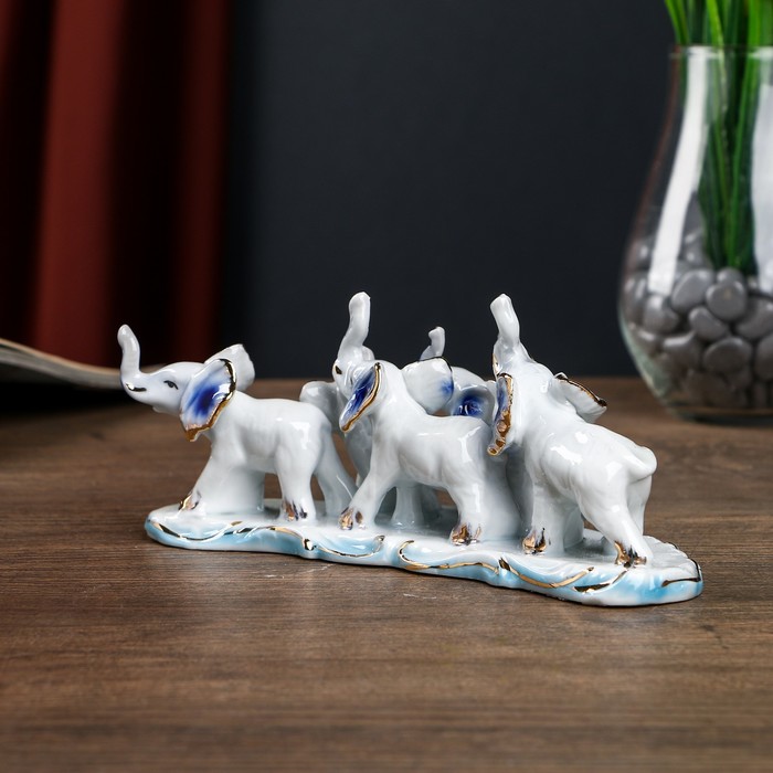 Сувенир керамика "Пять слонов на полянке" бело-синие с золотом 9х18х6,5 см 