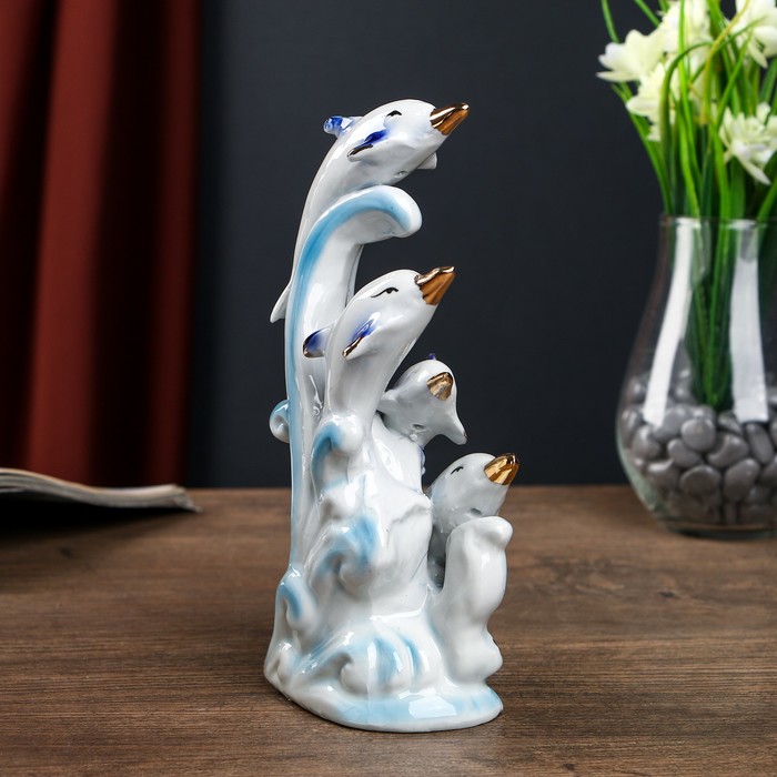 Сувенир керамика "Четыре дельфина по волнам" белые с голубым 19,5х14х8,5 см 