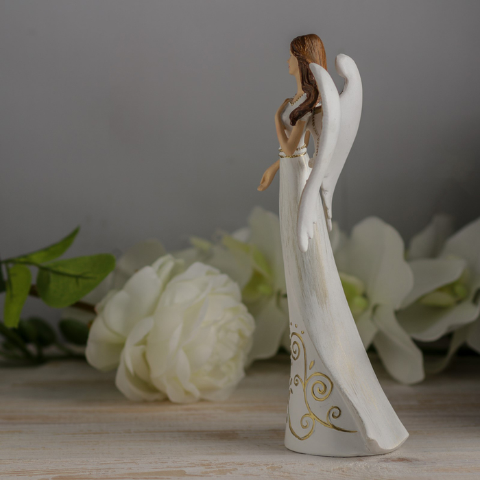 Сувенир полистоун "Ангел-девушка в белом платье с узорами" 25х9,5х8 см 