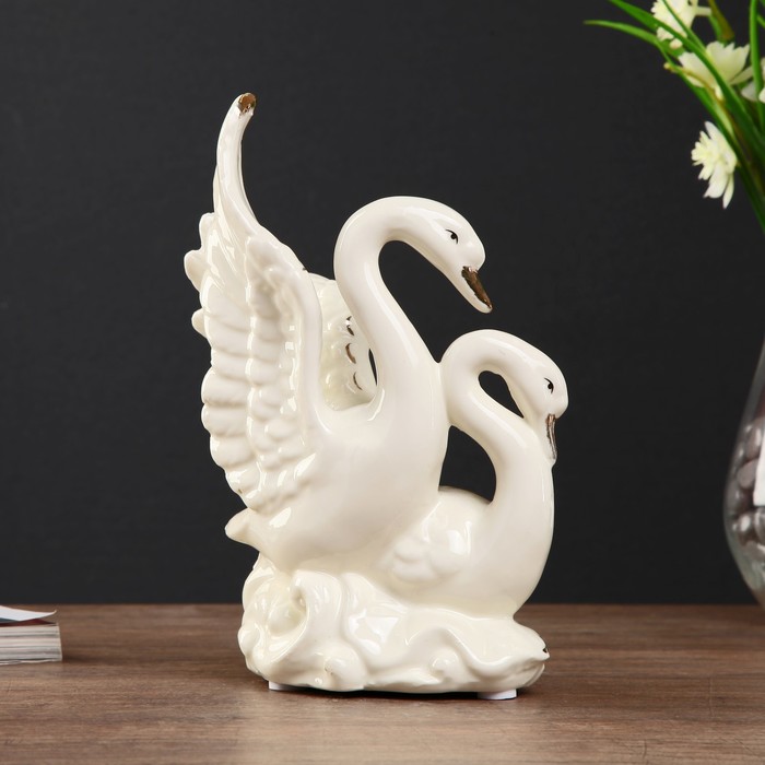 Сувенир керамика "Две лебеди с цветами в пруду" кремовый 20,5х15х8,5 см 