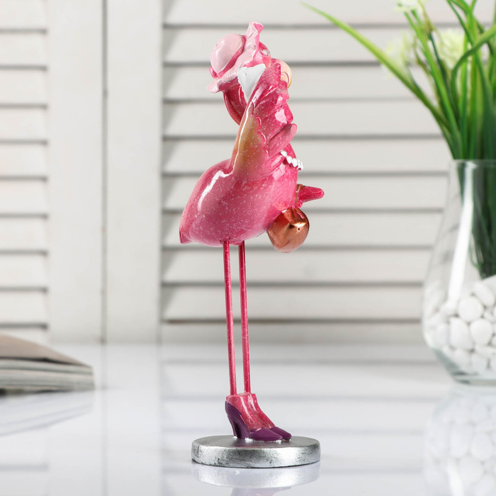 Сувенир полистоун лак "Фламинго в шляпке с телефоном и сумочкой" 20,5х9,5х6 см 