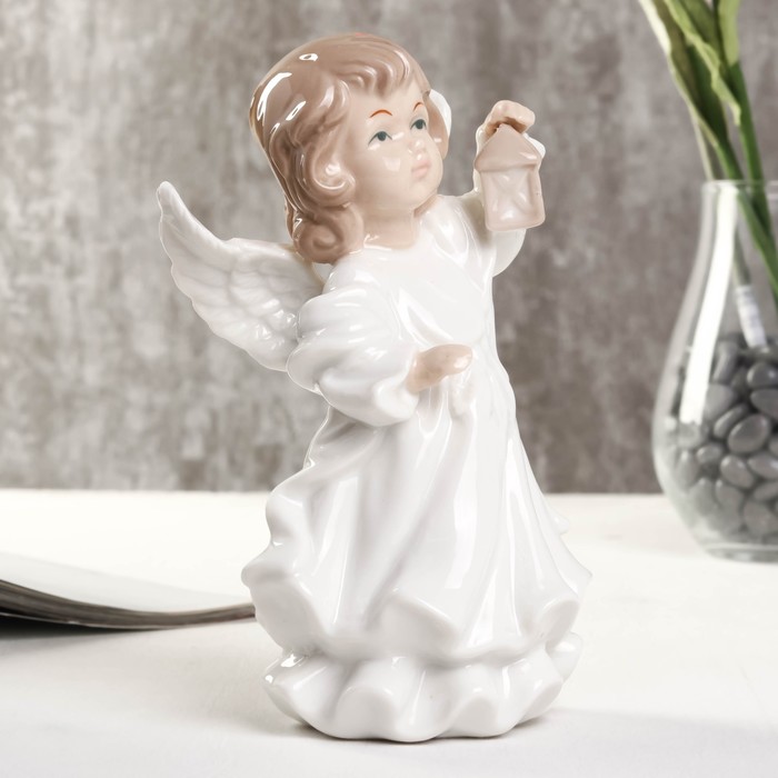 Сувенир фарфор "Ангел со светильником" белый 10х8х17 см 