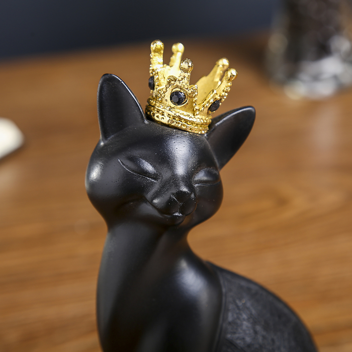 Сувенир полистоун "Чёрная кошка в золотой короне" 19,5х8,5х7,5 см 