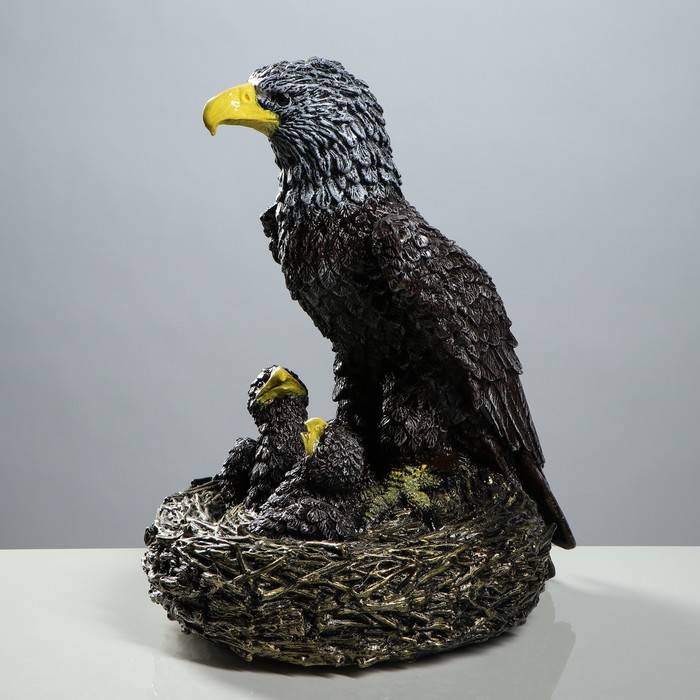 Статуэтка "Орёл с орлятами в гнезде" цветной, 42 см 