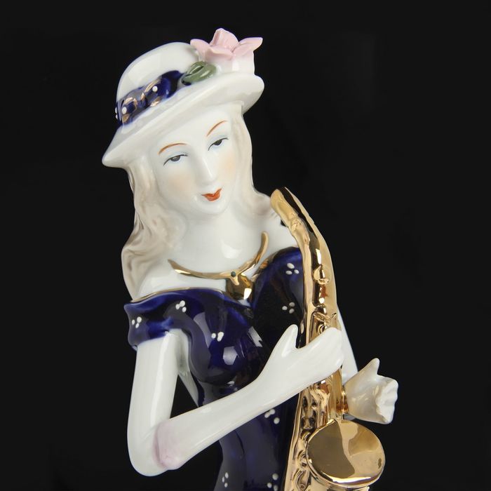 Сувенир керамика "Девушка с саксофоном у колонны" 28х9х6,5 см 