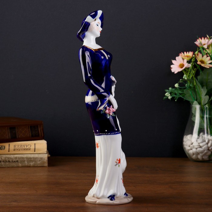 Сувенир керамика "Мадмуазель с палантином" кобальт 30х10,5х7,5 см 