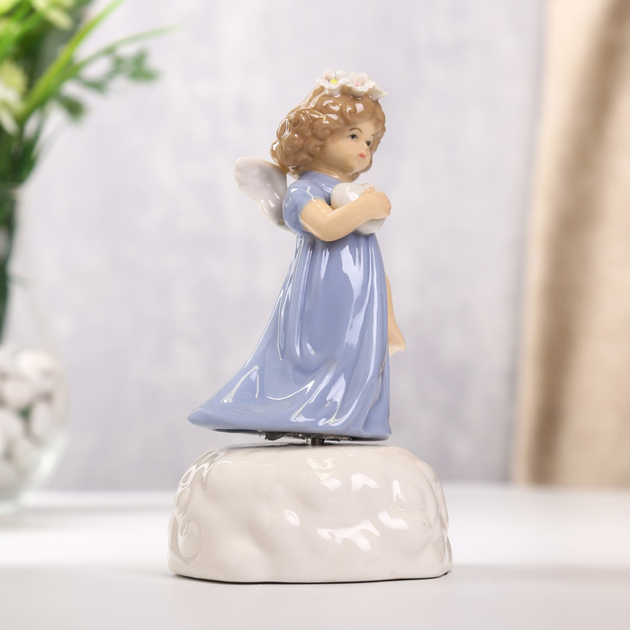 Сувенир музыкальный "Ангел в голубом платье с сердцем" 16х9х9 см 