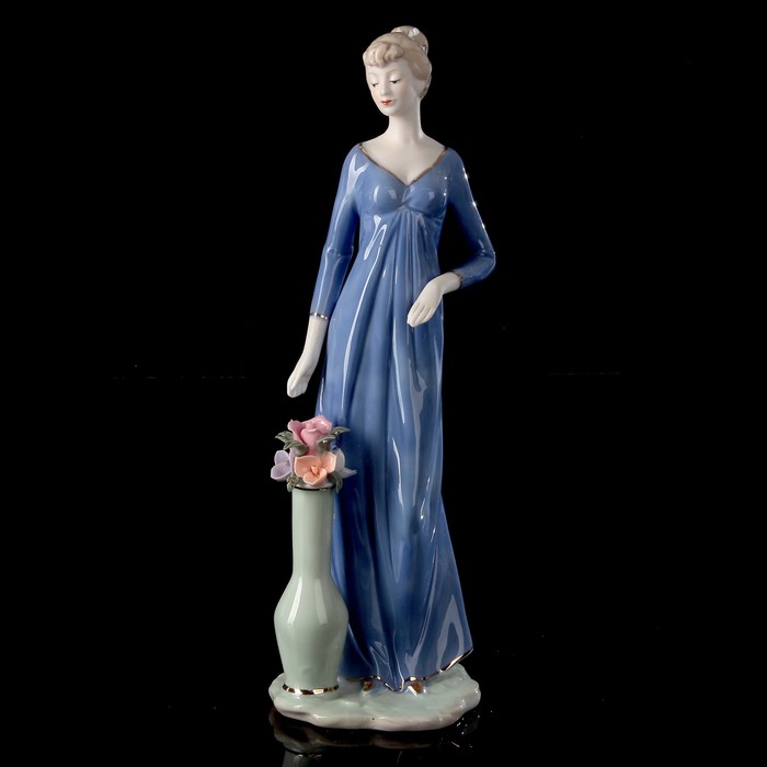 Сувенир "Леди в голубом платье у вазы с цветами" 31х10х8,5 см 