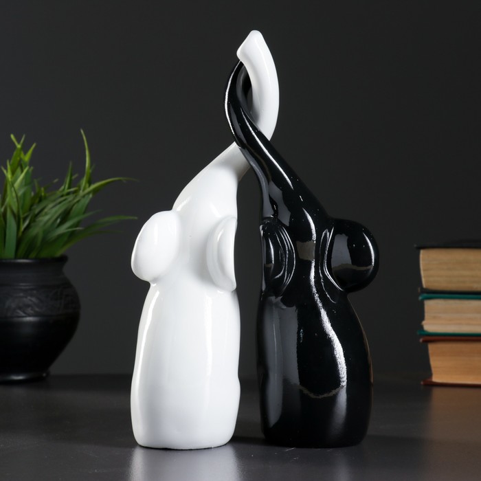 Фигура "Пара слонов"  9х15х25см чёрный/белый глянец 