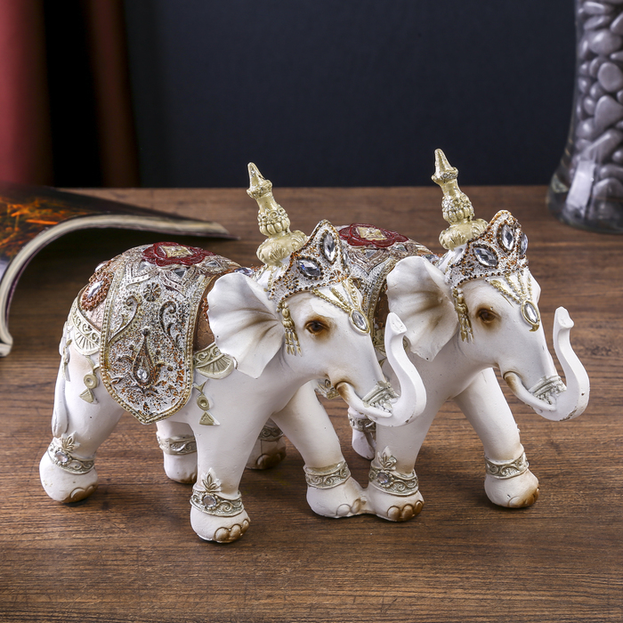 Сувенир полистоун "Белые слоны Махараджи в богатых попонах" 14,5х20х11 см 