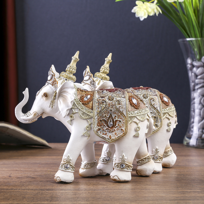 Сувенир полистоун "Белые слоны Махараджи в богатых попонах" 14,5х20х11 см 