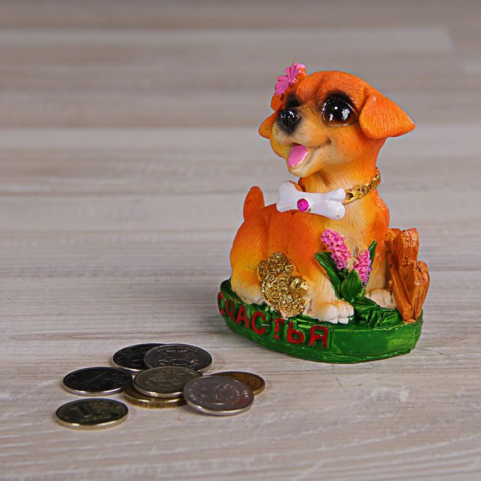 Сувенир полистоун "Собака на полянке с цветами и монетками" МИКС 9х7х5 см 