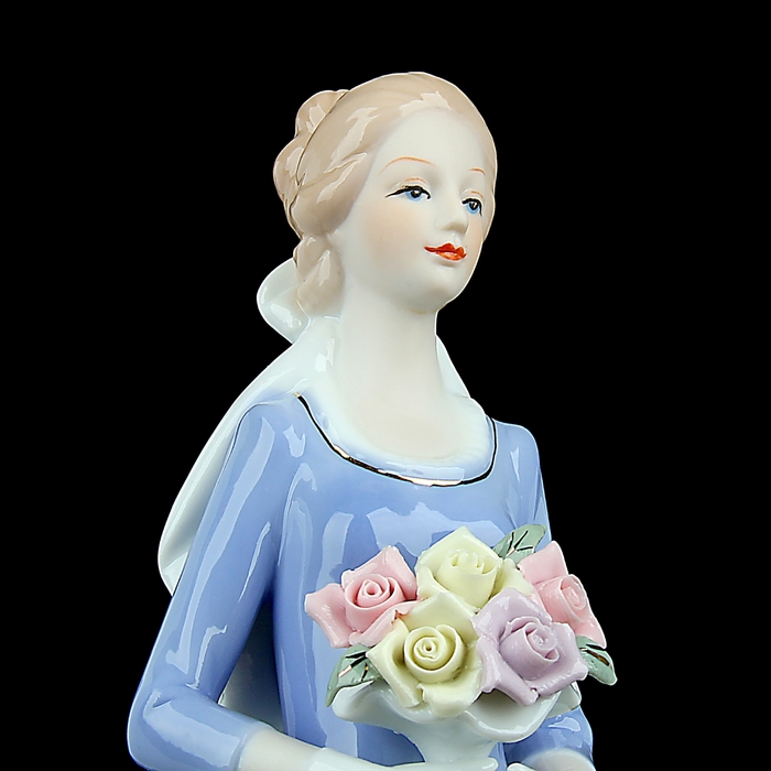 Сувенир "Джулия с розами" 