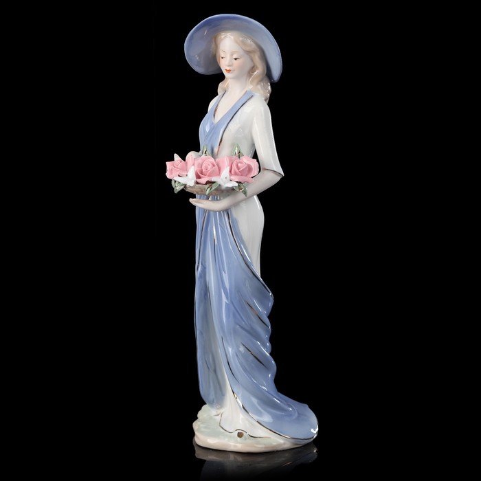 Сувенир керамика "Девушка в голубом платье и в шляпе с розами в руках" 30,5х11х10 см 